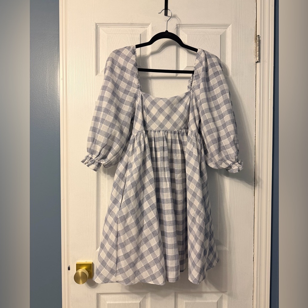 Storia plaid dress with puff sleeves, babydoll style with an invisible zipper.